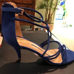 New Directions blue suede heels